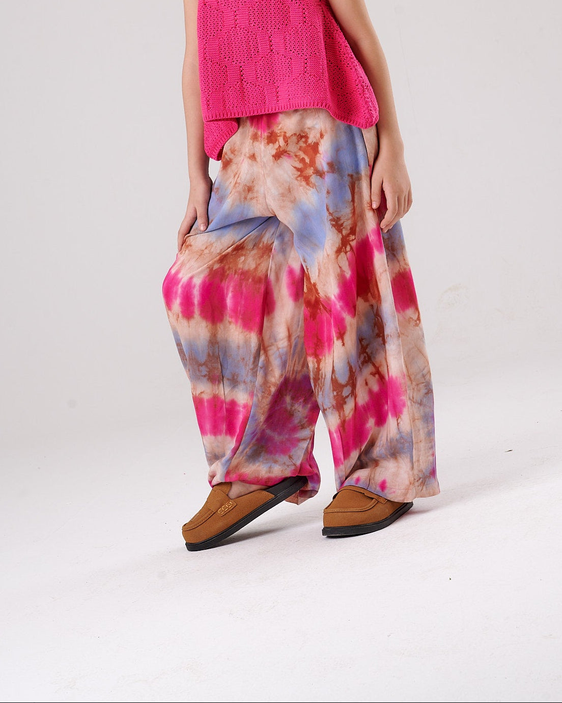 Lightweight wide-leg pants